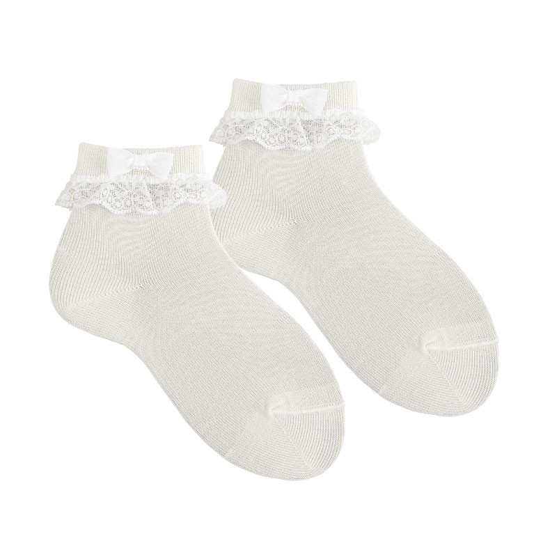 Ceremony socks with lace, bow and littlepearls CREAM