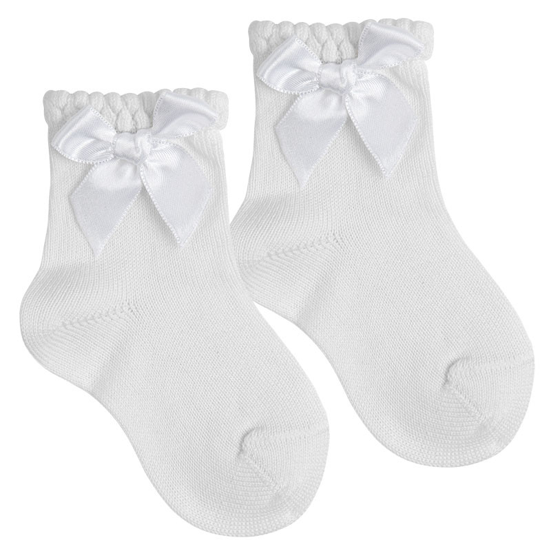 Short ceremony socks with a tone-on-tonesatin bow