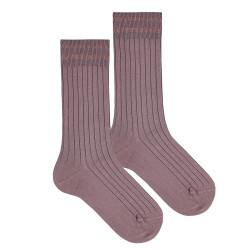 Meias altas caneladas com...