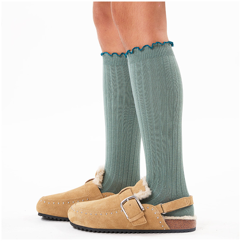 Rib knee socks with contrasted curling