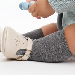 Meias altas com padrão lateral