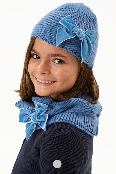 BONNETS AND BERETS WITH BOWS AND FRILLS